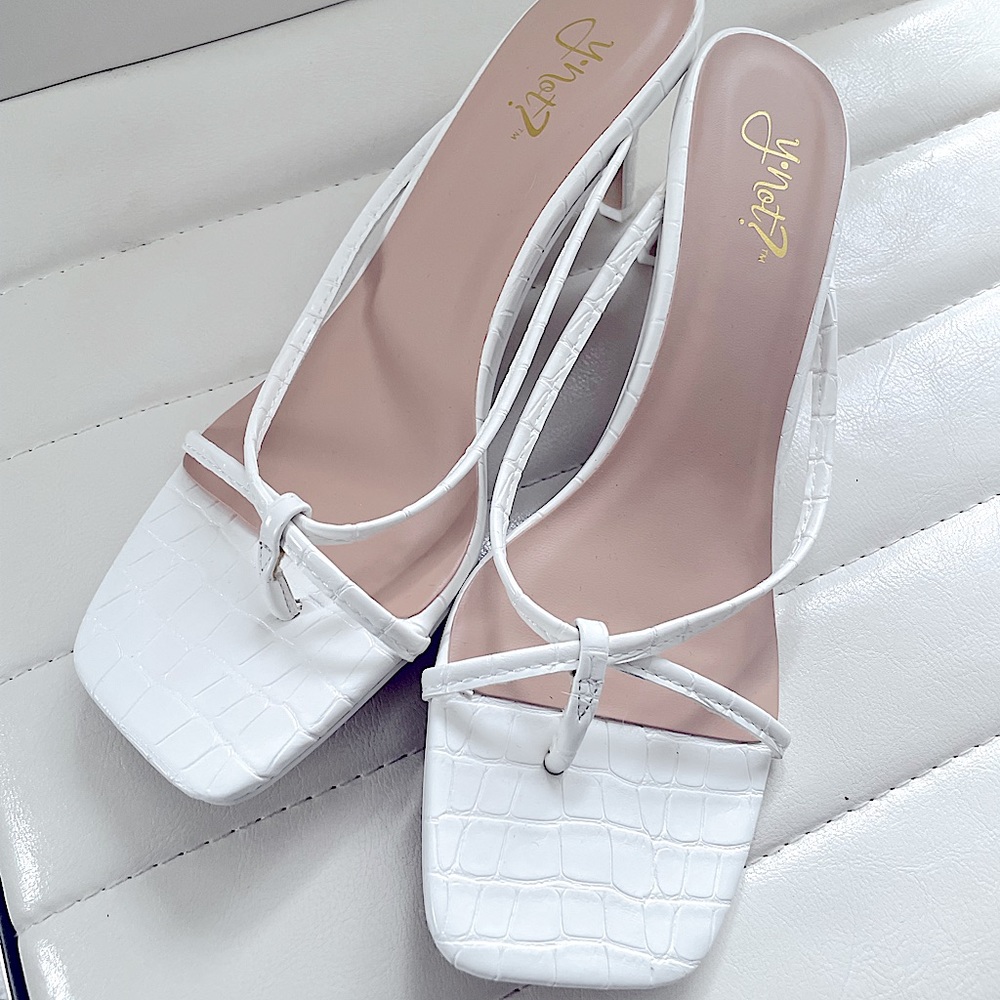 Kitten heeled sandals white